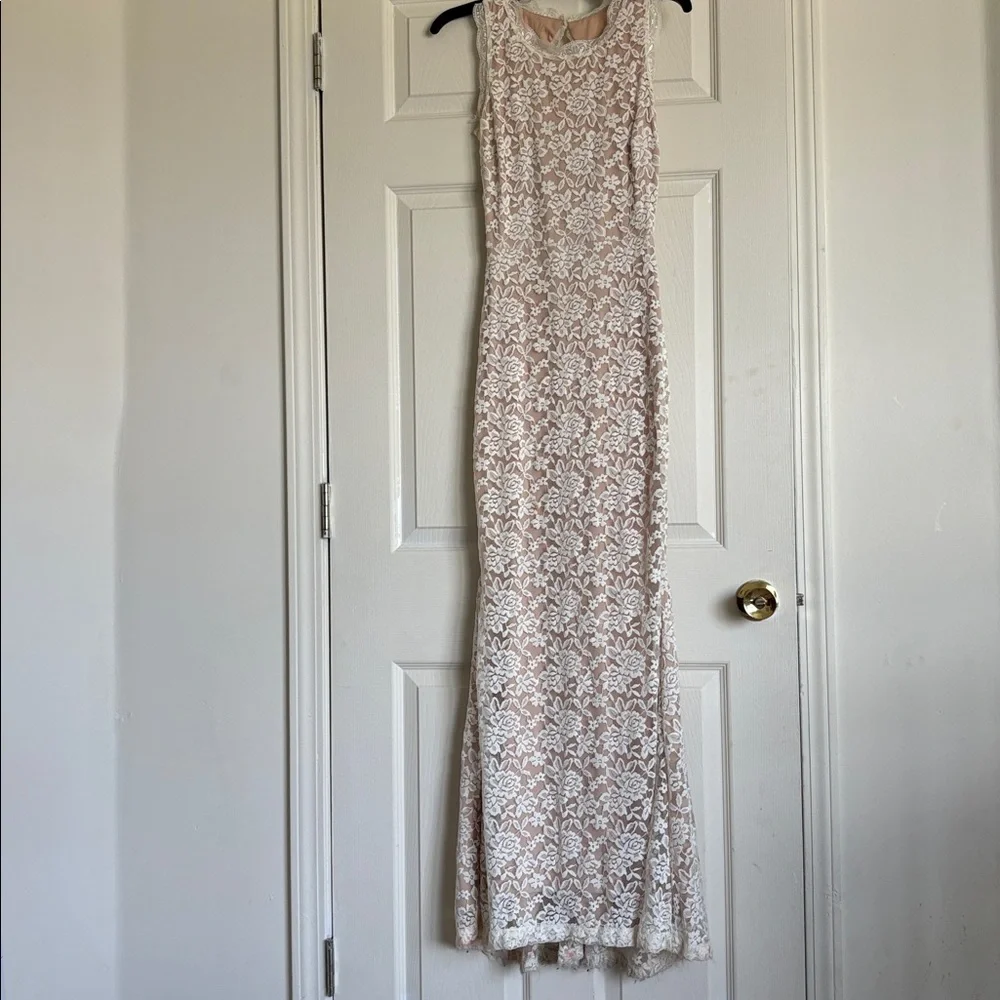 Windsor Lace Prom Dress in Cream - Picture 4 of 6